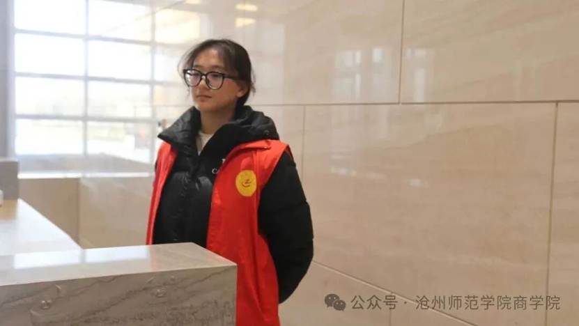 穿黑色衣服的人 AI 生成的内容可能不正确。