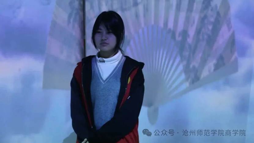 穿着黑色衣服的人 AI 生成的内容可能不正确。