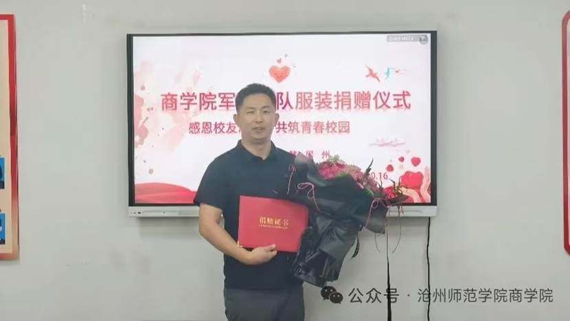 墙上的海报 AI 生成的内容可能不正确。