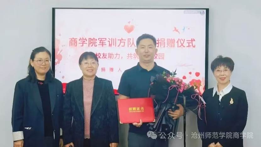 人们站在一起 AI 生成的内容可能不正确。